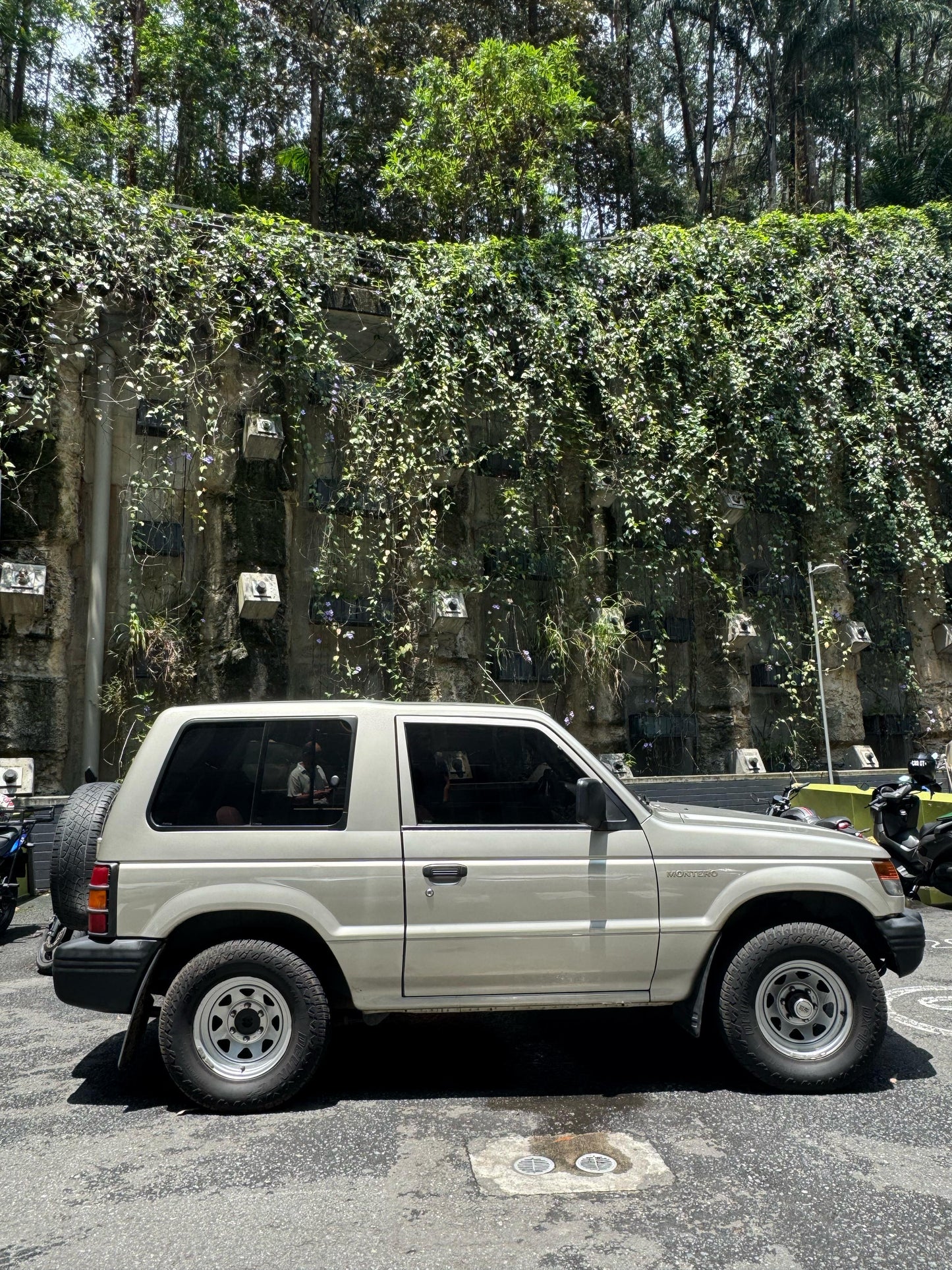 2003 - MITSUBISHI MONTERO V11 2.4L