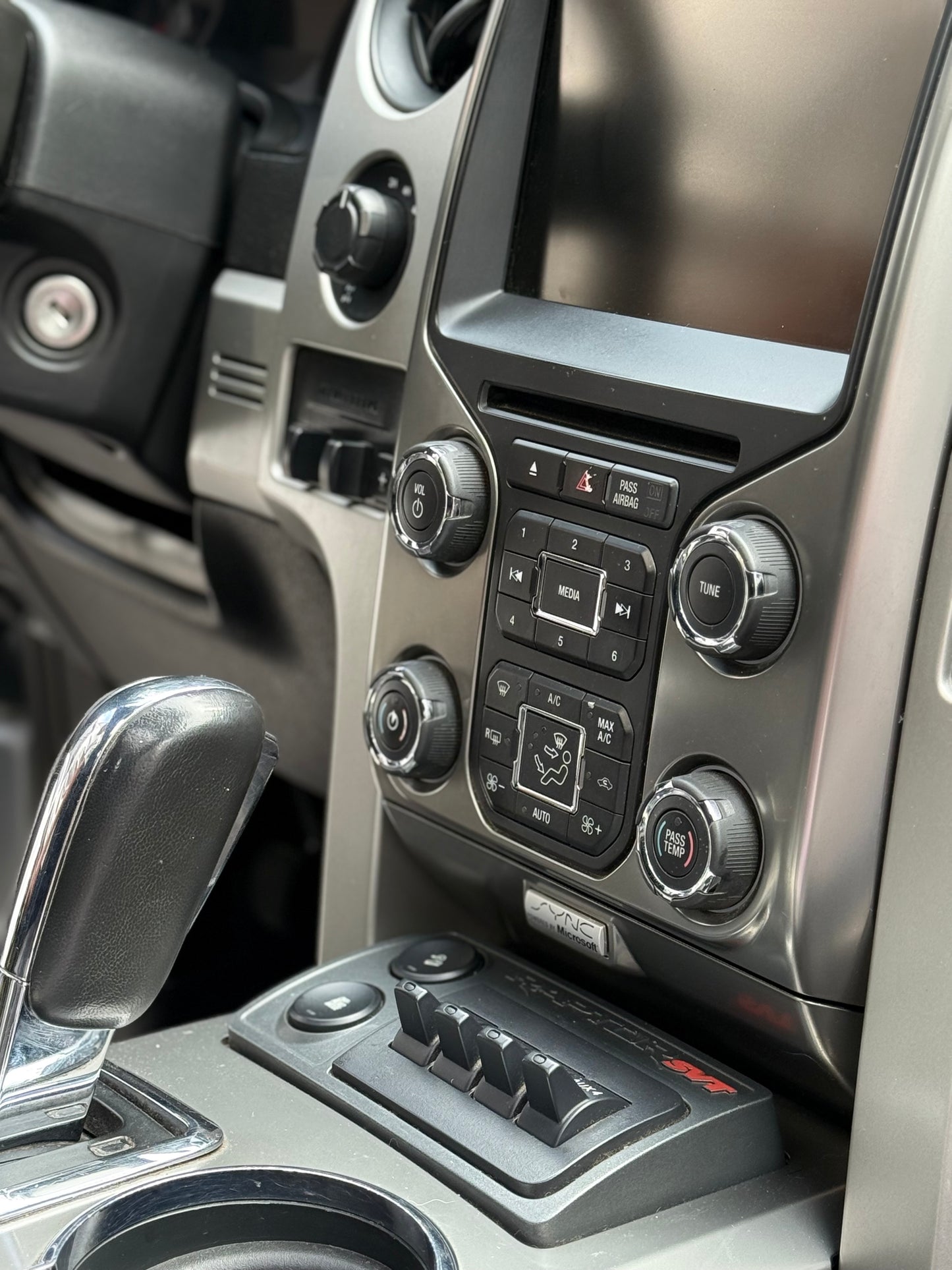 2014 - CAMIONETA FORD F150 RAPTOR 4X4 SVT AUT 6,2L
