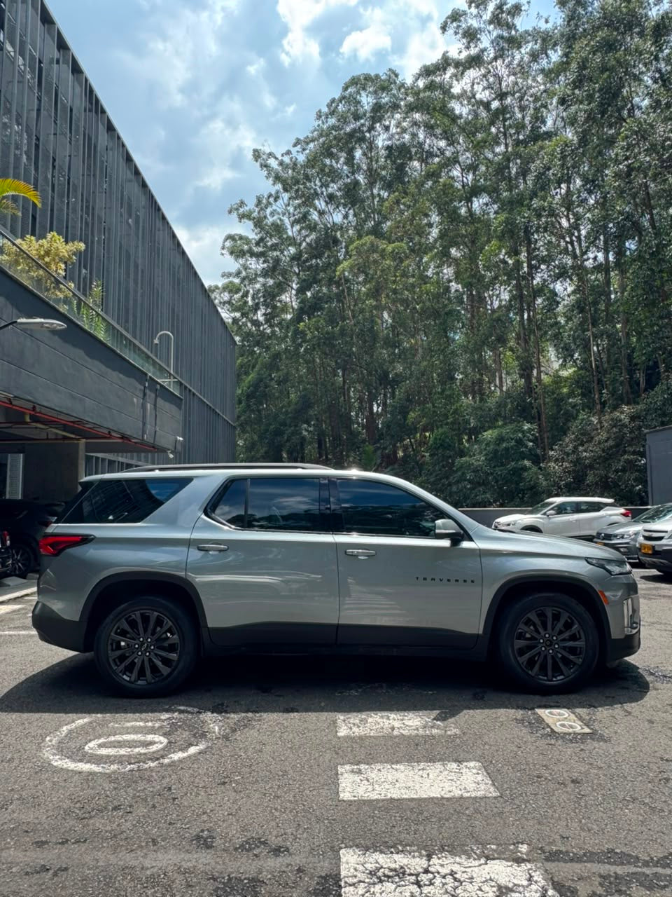 2023 - -CHEVROLET TRAVERSE RS AWD