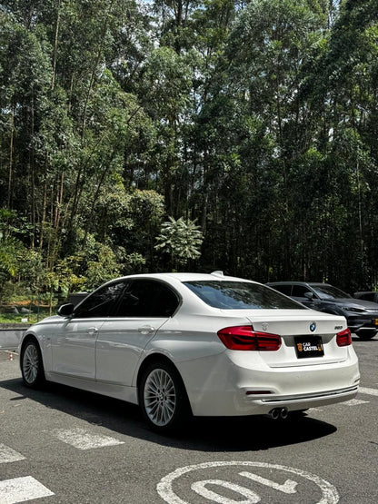 2016 - BMW 320i Luxury Sedan