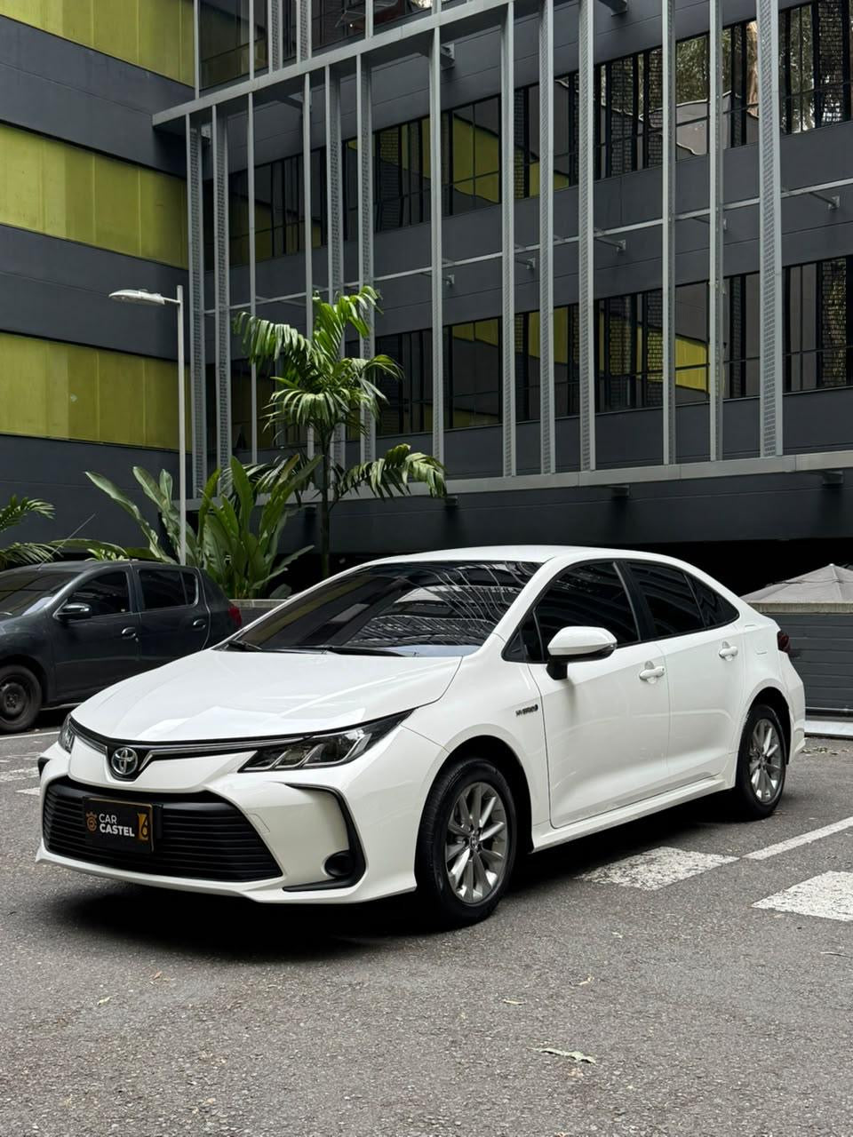 2023 -TOYOTA COROLLA XLi HIBRIDO