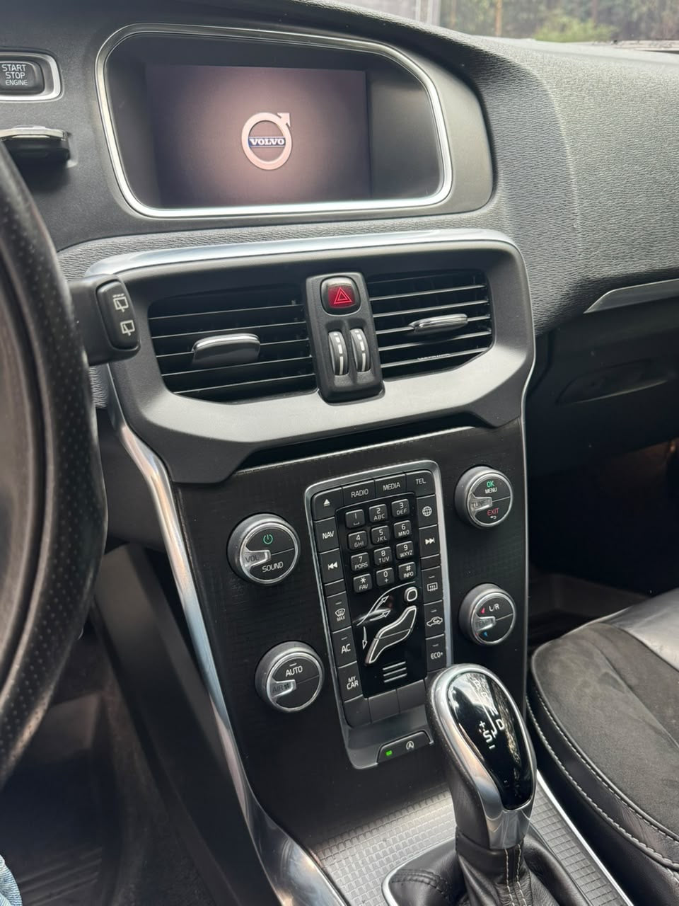2018 -  VOLVO V40 T4 2.0L