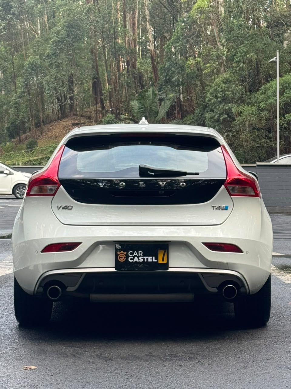 2018 -  VOLVO V40 T4 2.0L