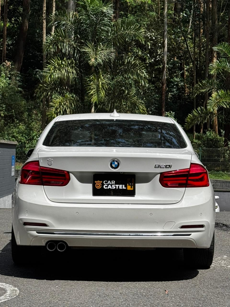 2016 - BMW 320i Luxury Sedan