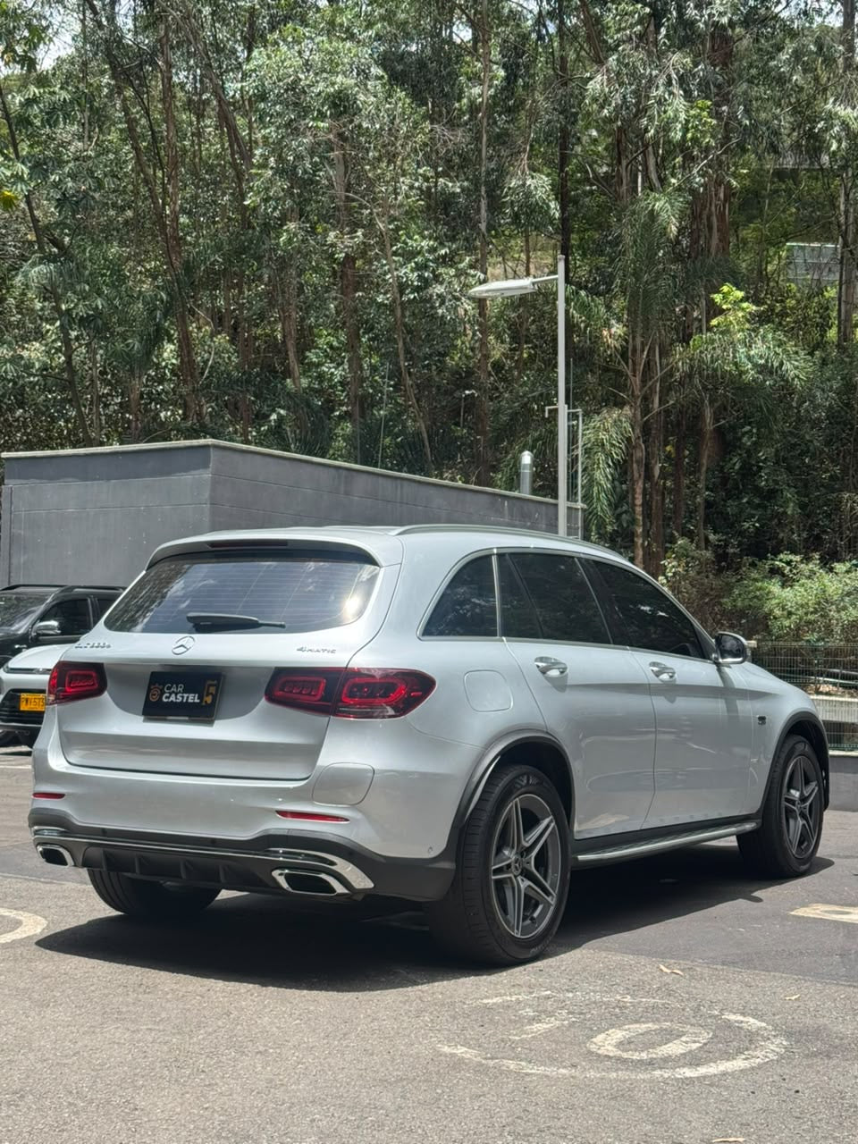 2020 - MERCEDES BENZ GLC300E 4MATIC HÍBRIDA