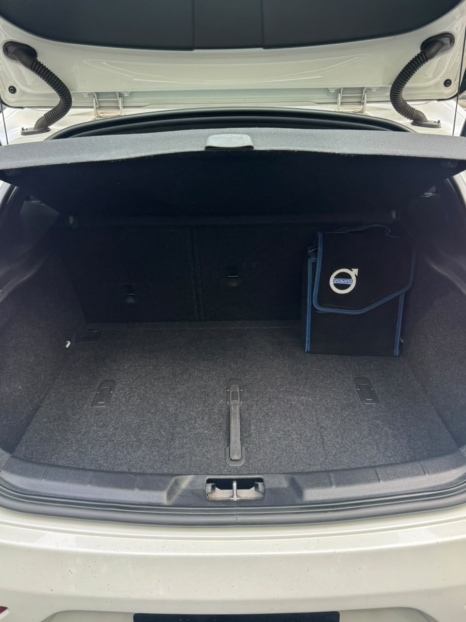 2018 -  VOLVO V40 T4 2.0L