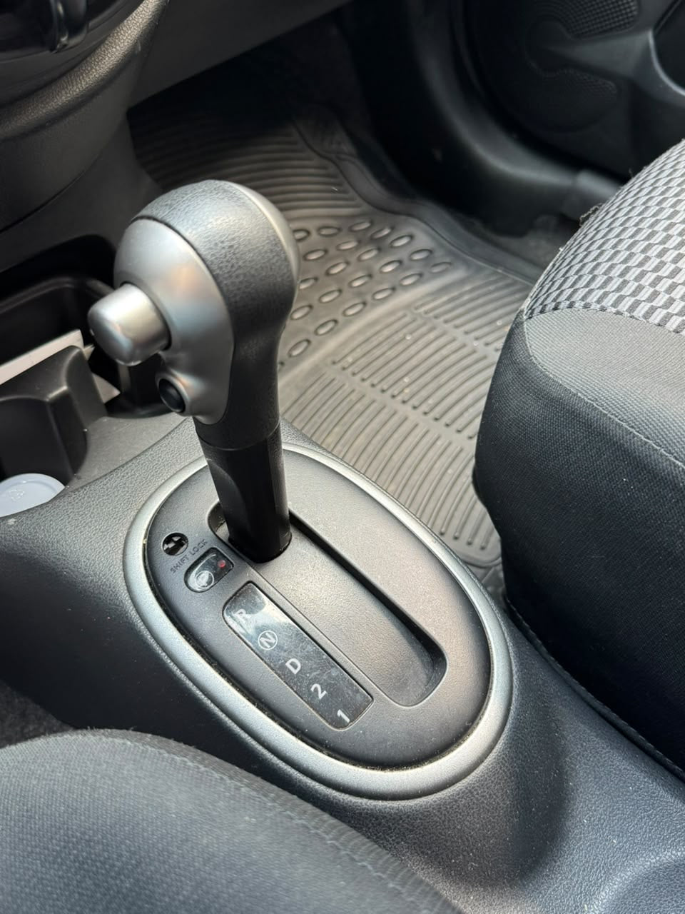 2019 - NISSAN MARCH 1.6 AUT