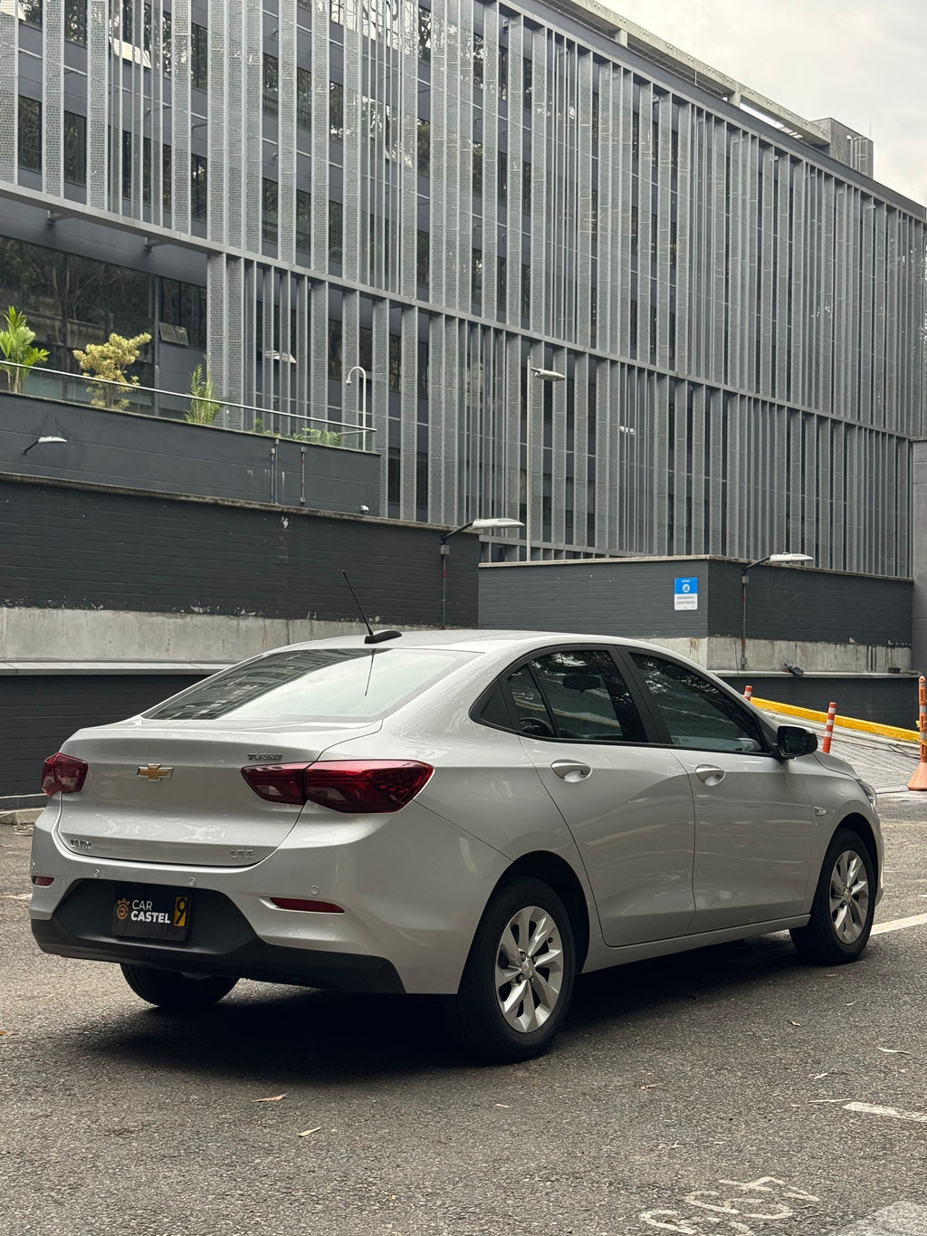 2021 - CHEVROLET ONIX LTZ SEDÁN 1.0L AUT