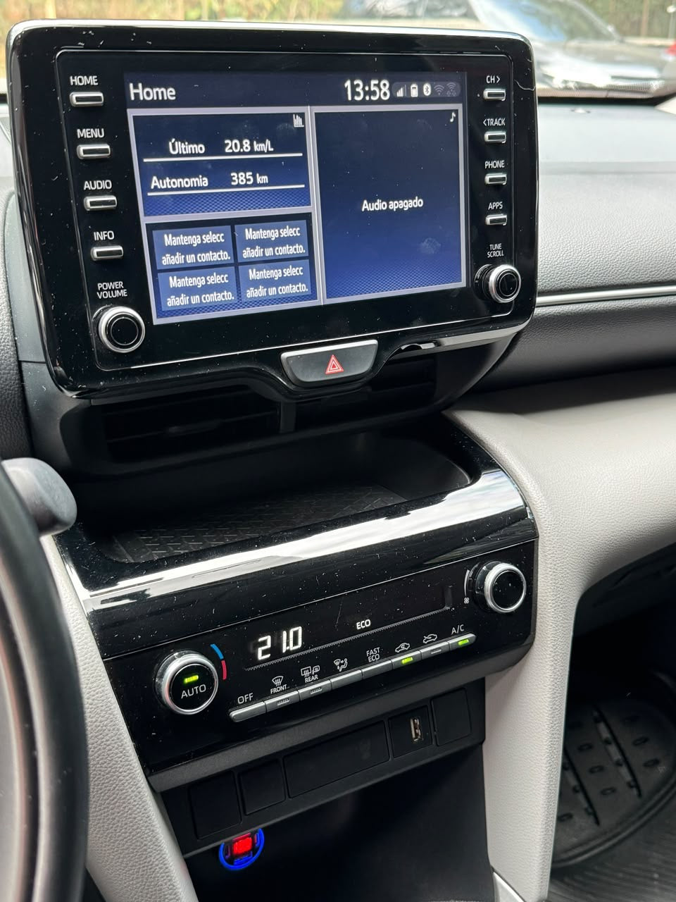 2022 -TOYOTA YARIS CROSS XS