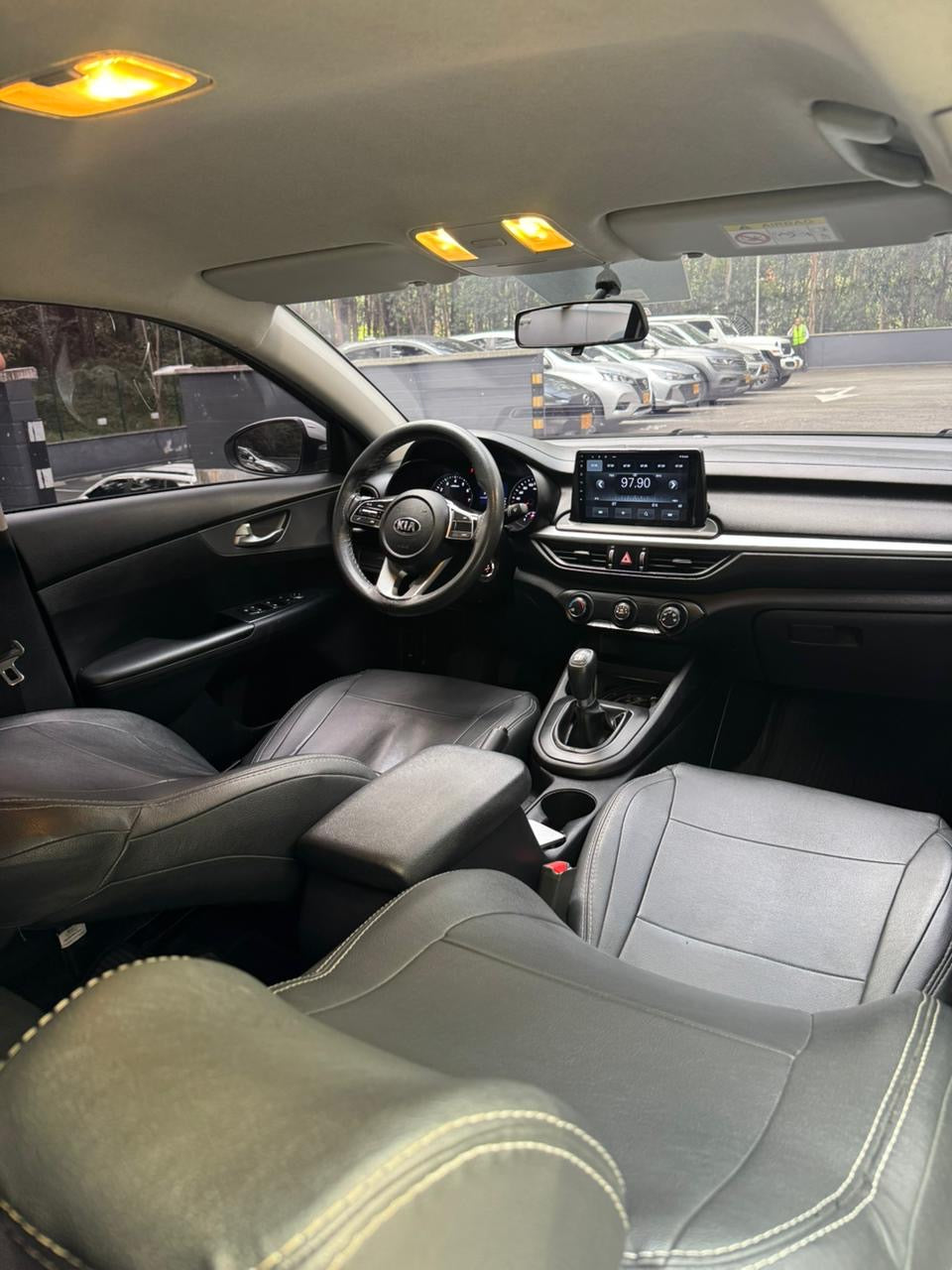 2020 - KIA CERATO VIVRO VIBRANT 1.6 MT