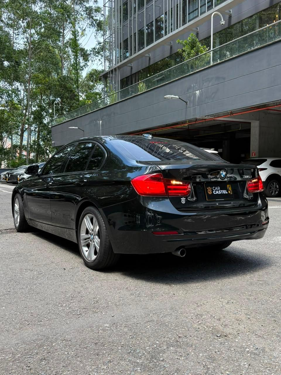 2014 - BMW 316i Standard Turbo Sedan