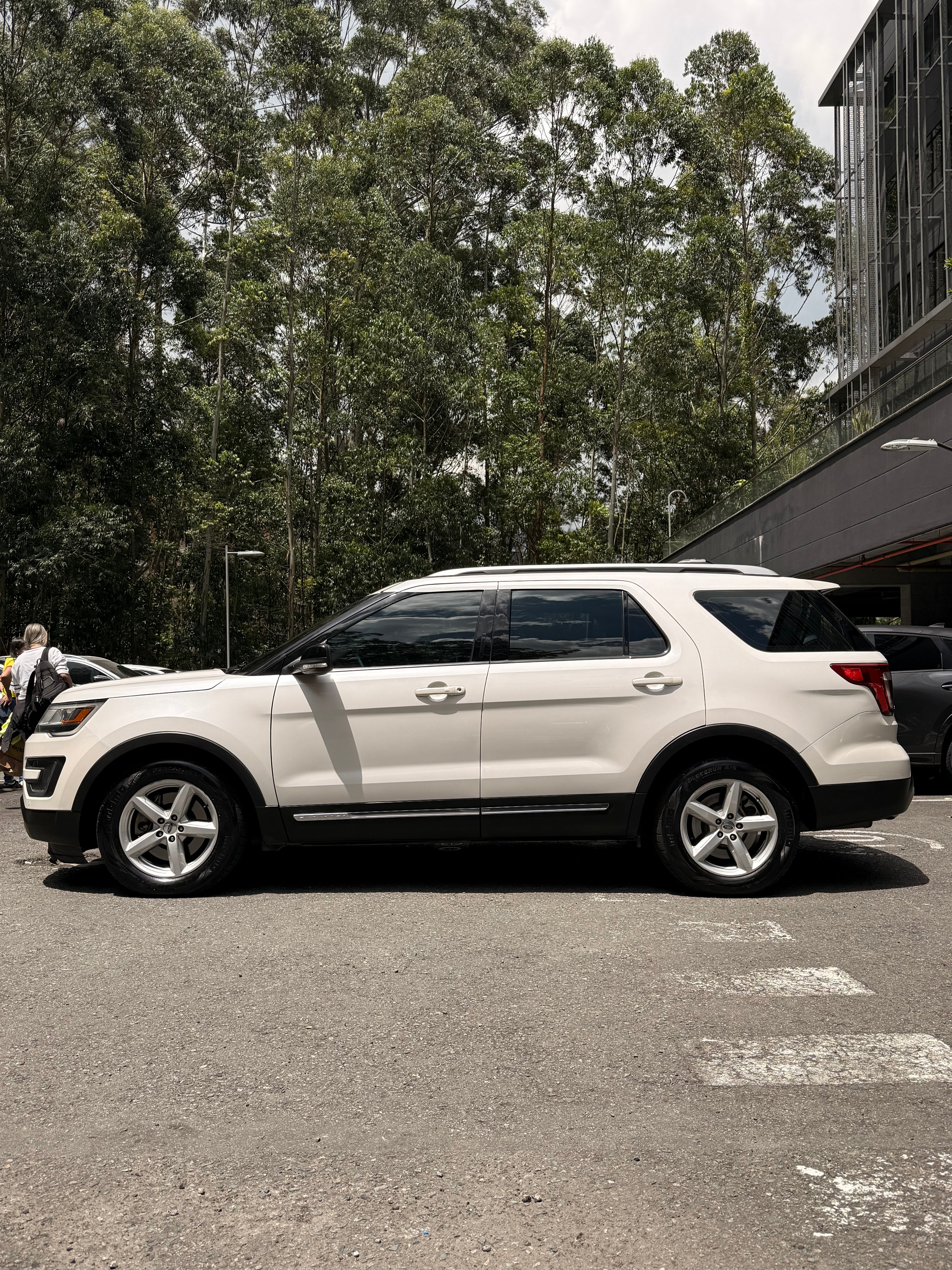 2016 - FORD EXPLORER XLT
