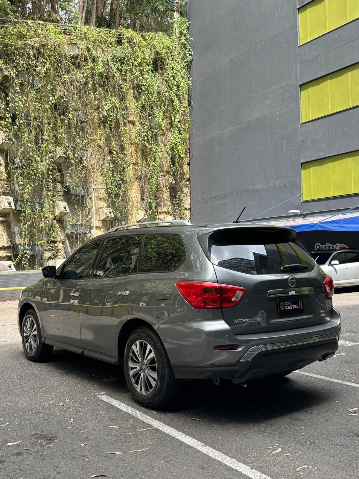 2019 - NISSAN PATHFINDER SENSE 3,5L AWD 7 PUESTOS