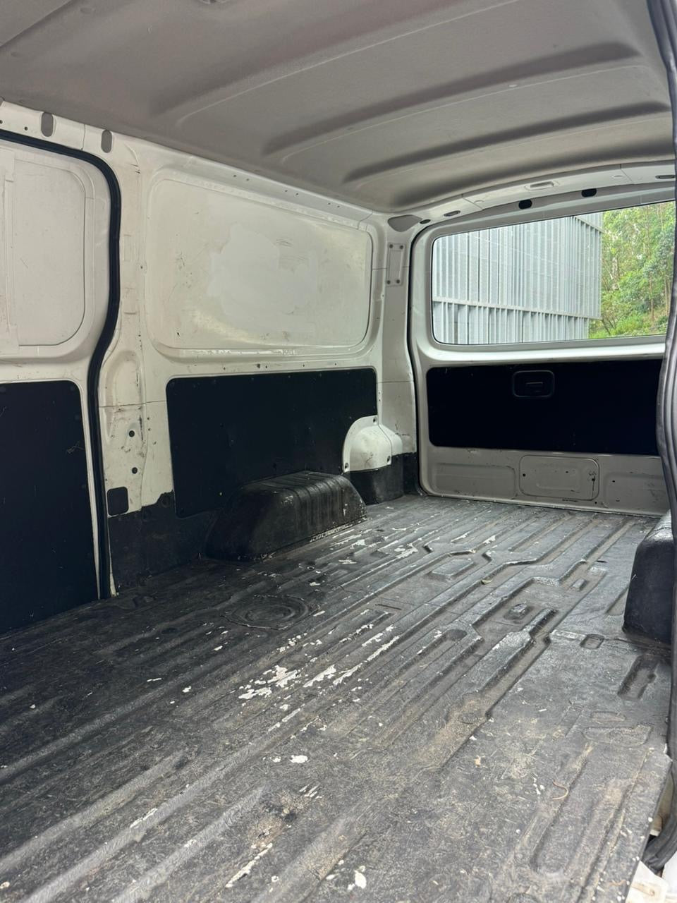 2021 - NISSAN URVAN CARGO
