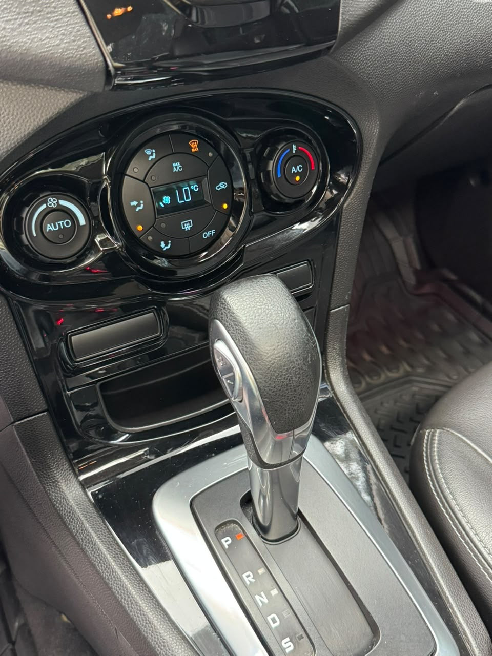 2018 - FORD FIESTA TITANIUM AUT 1.6L