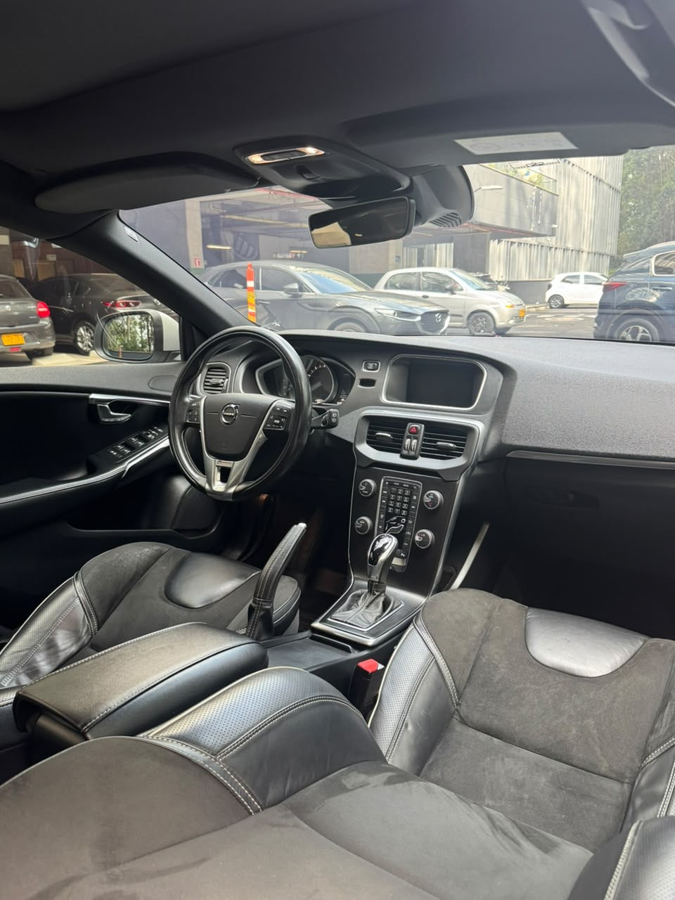 2018 -  VOLVO V40 T4 2.0L