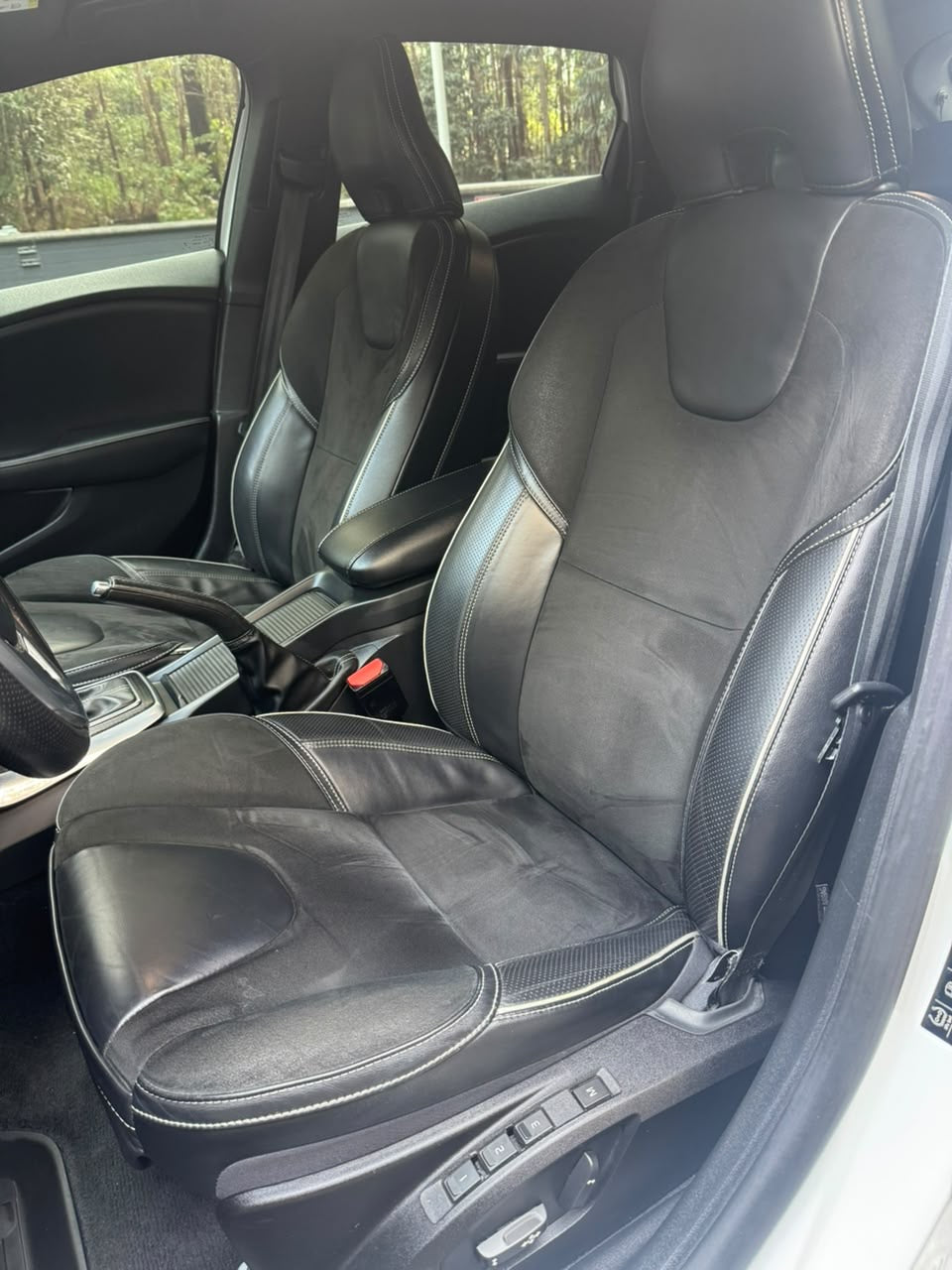 2018 -  VOLVO V40 T4 2.0L