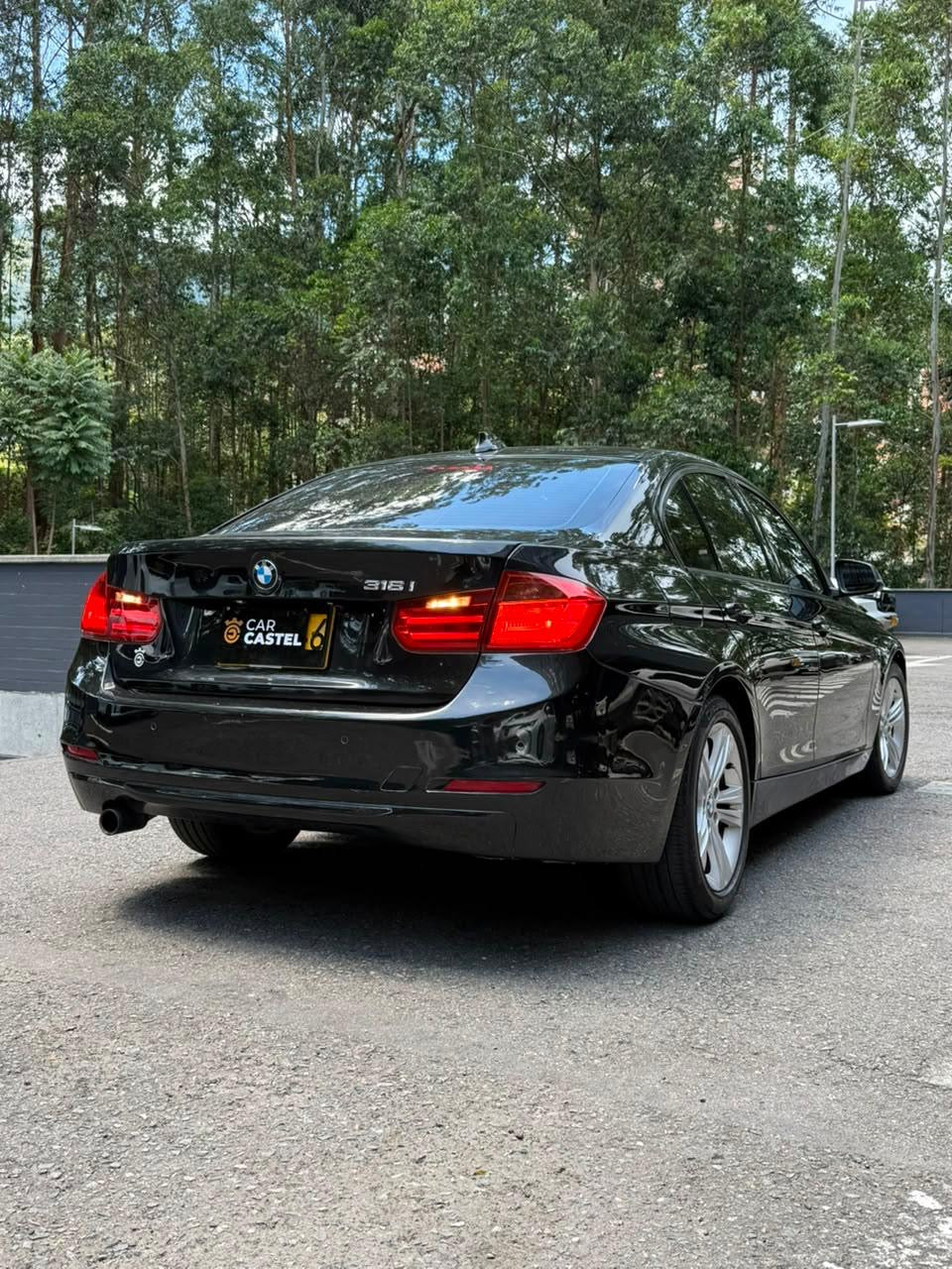 2014 - BMW 316i Standard Turbo Sedan