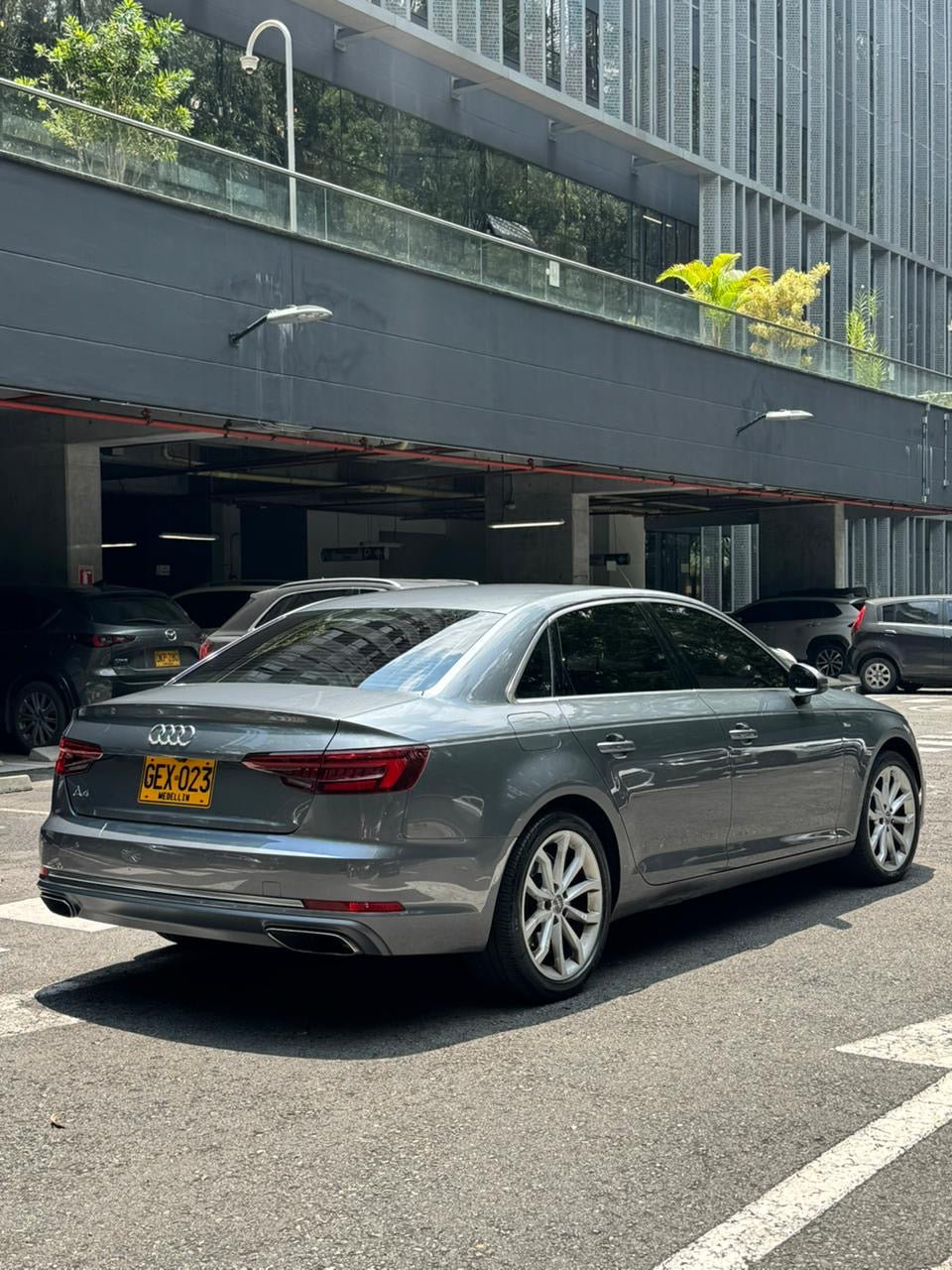 2019 -AUDI A4 SLINE