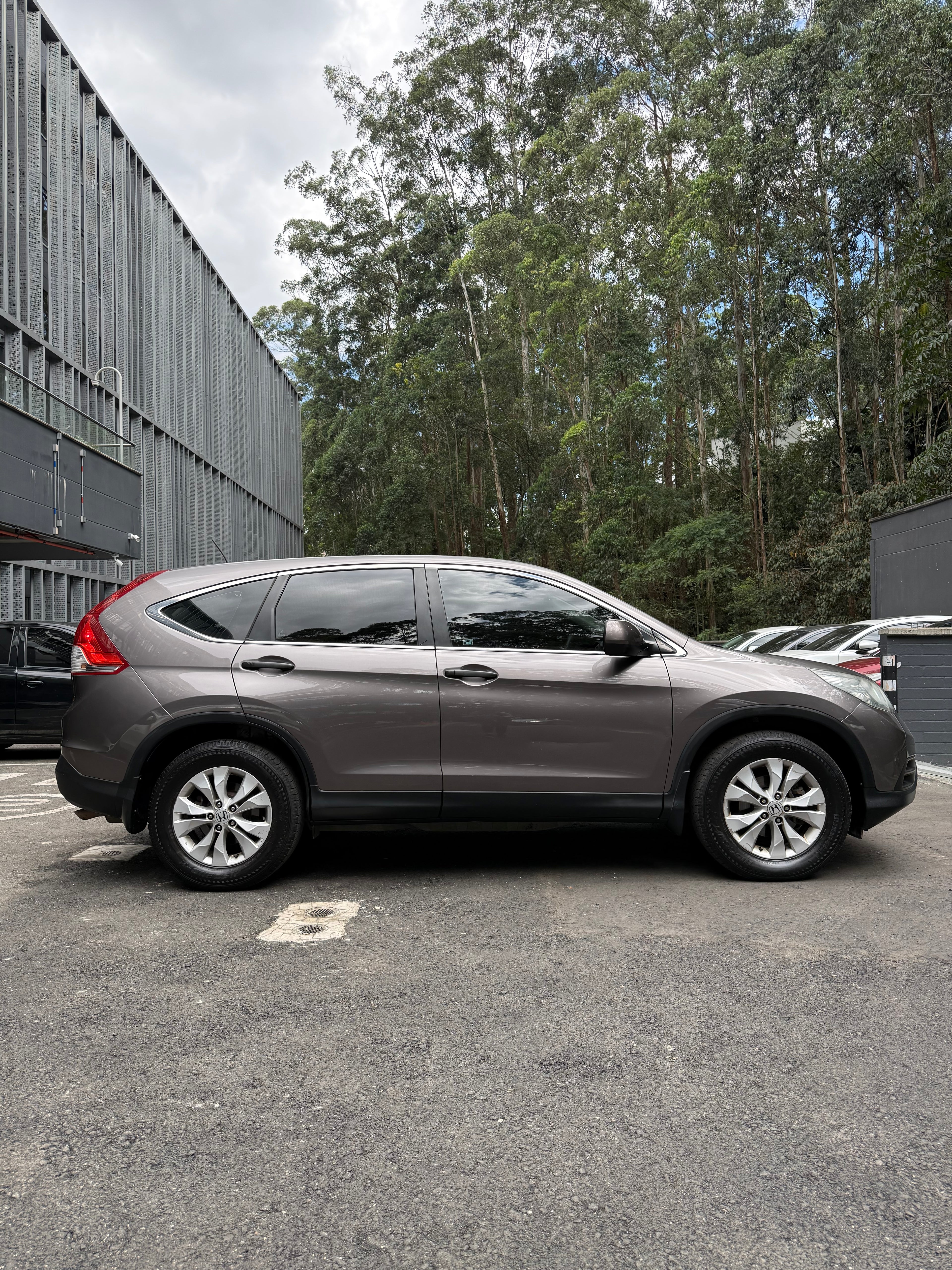 2012  - HONDA CRV LX AT