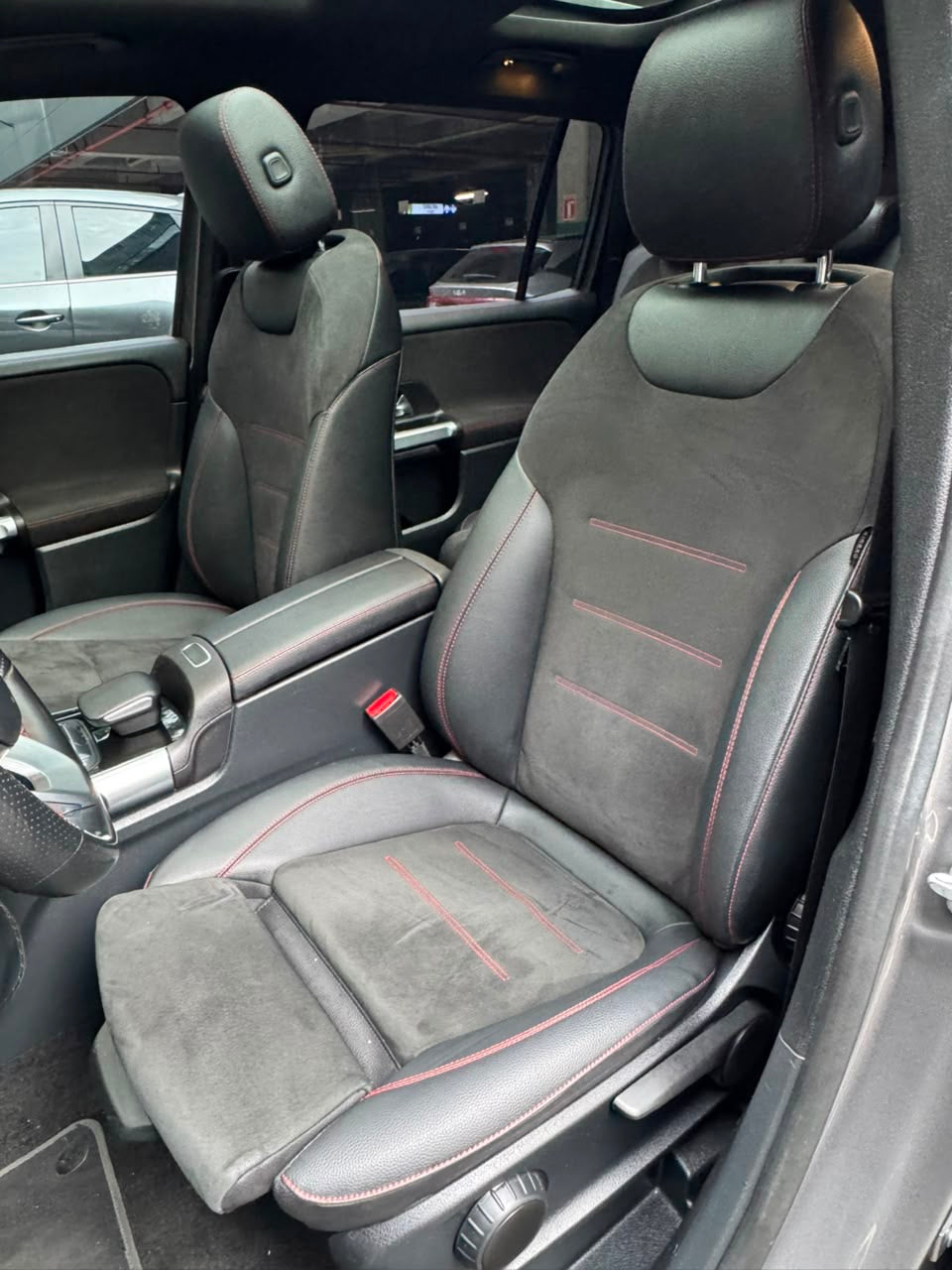 2023 - MERCEDES BENZ GLB200