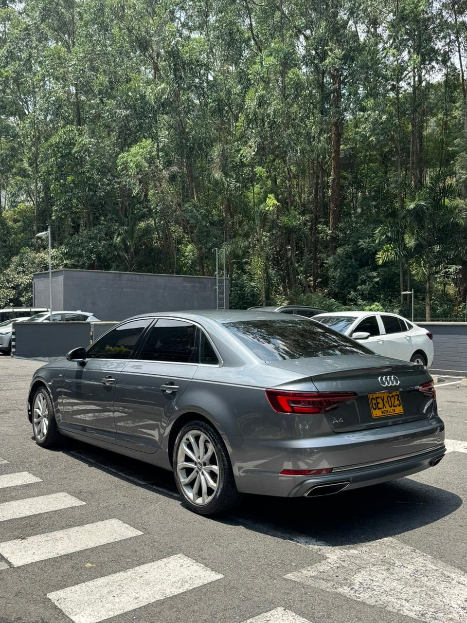 2019 -AUDI A4 SLINE