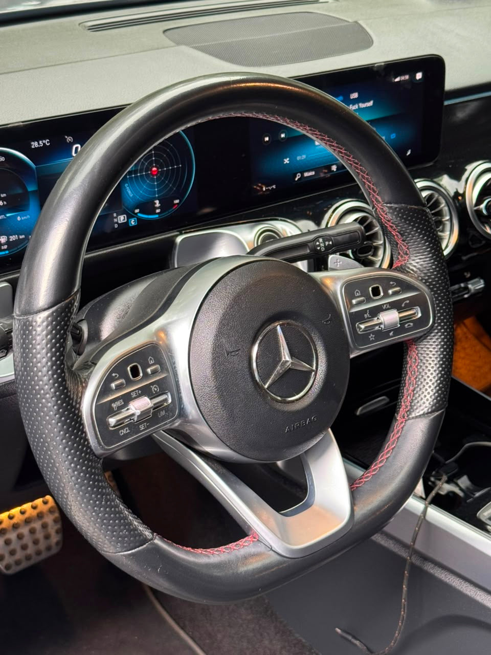 2023 - MERCEDES BENZ GLB200