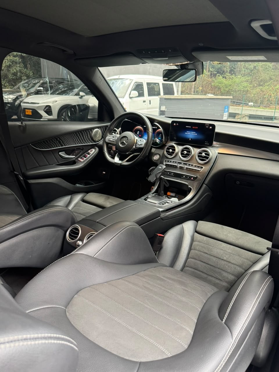 2020 - MERCEDES BENZ GLC300E 4MATIC HÍBRIDA