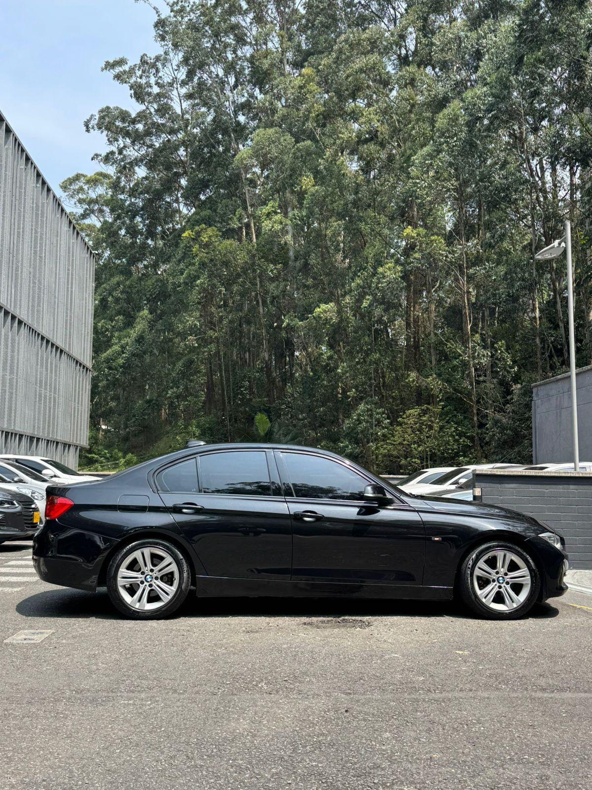 2014 - - BMW 316i Standard Turbo Sedan