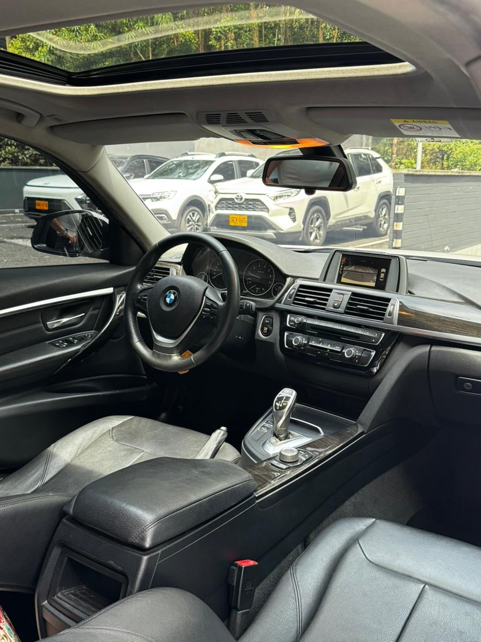 2016 - BMW 320i Luxury Sedan