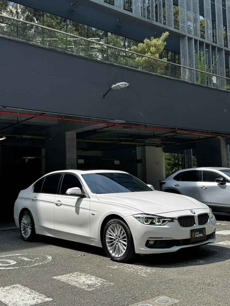 2016 - BMW 320i Luxury Sedan