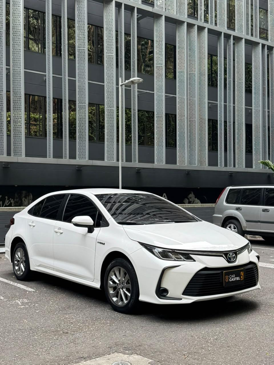 2023 -TOYOTA COROLLA XLi HIBRIDO