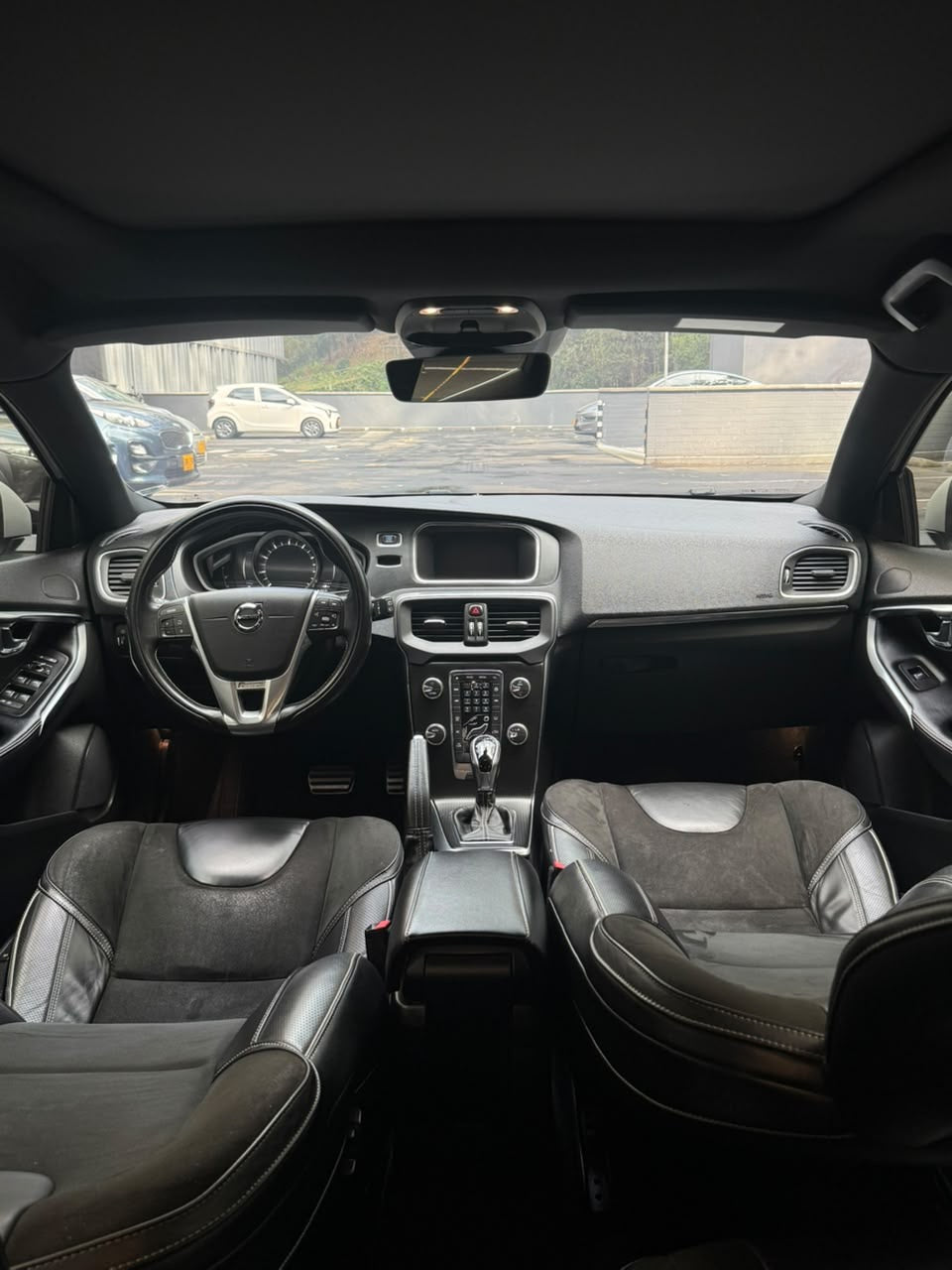 2018 -  VOLVO V40 T4 2.0L