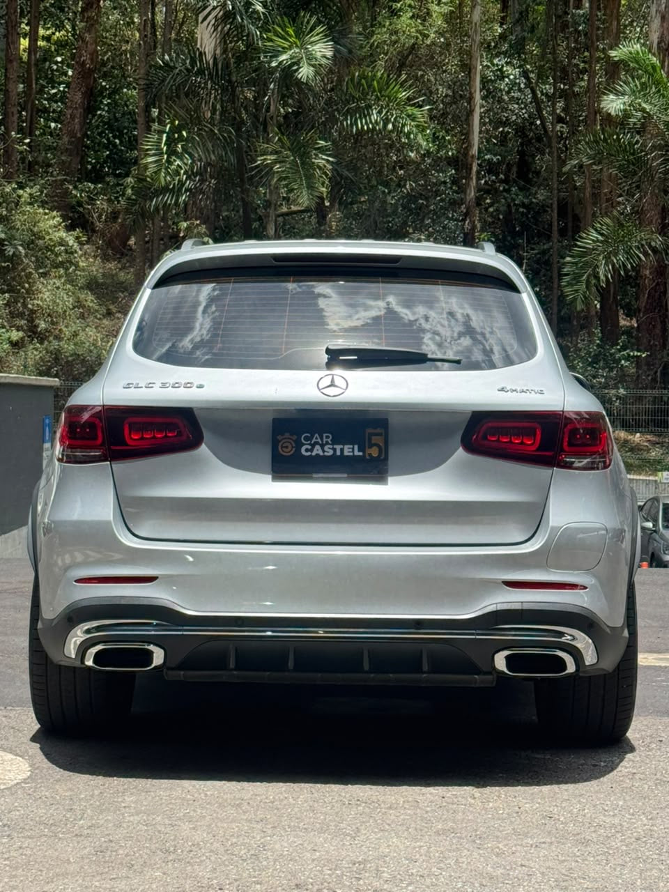 2020 - MERCEDES BENZ GLC300E 4MATIC HÍBRIDA
