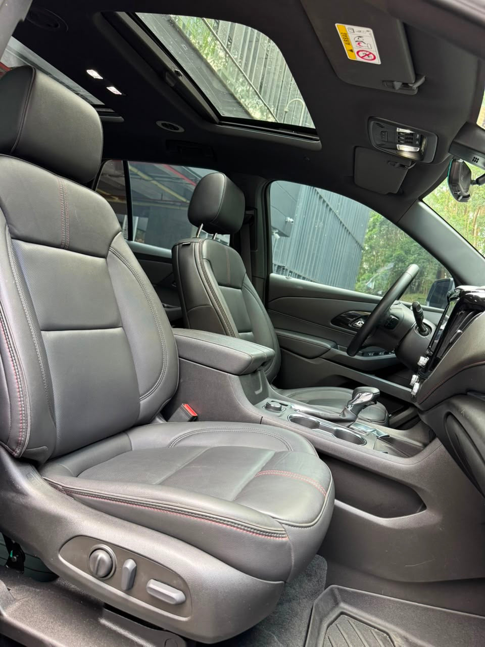 2023 - -CHEVROLET TRAVERSE RS AWD