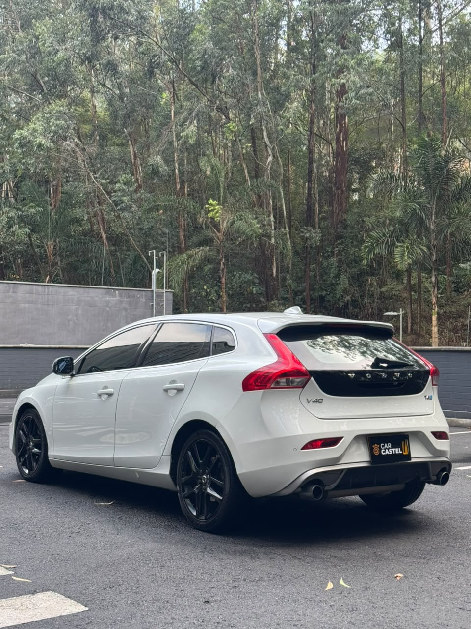 2018 -  VOLVO V40 T4 2.0L