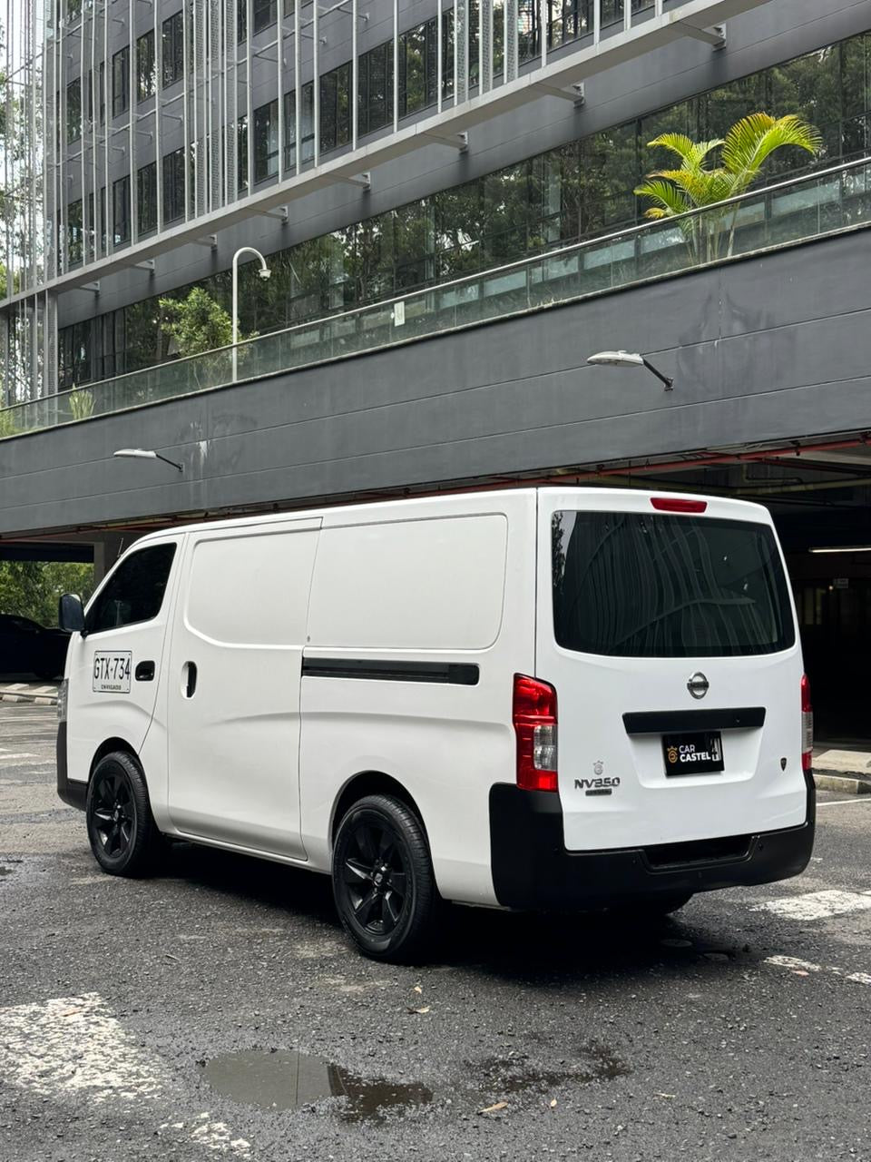 2021 - NISSAN URVAN CARGO