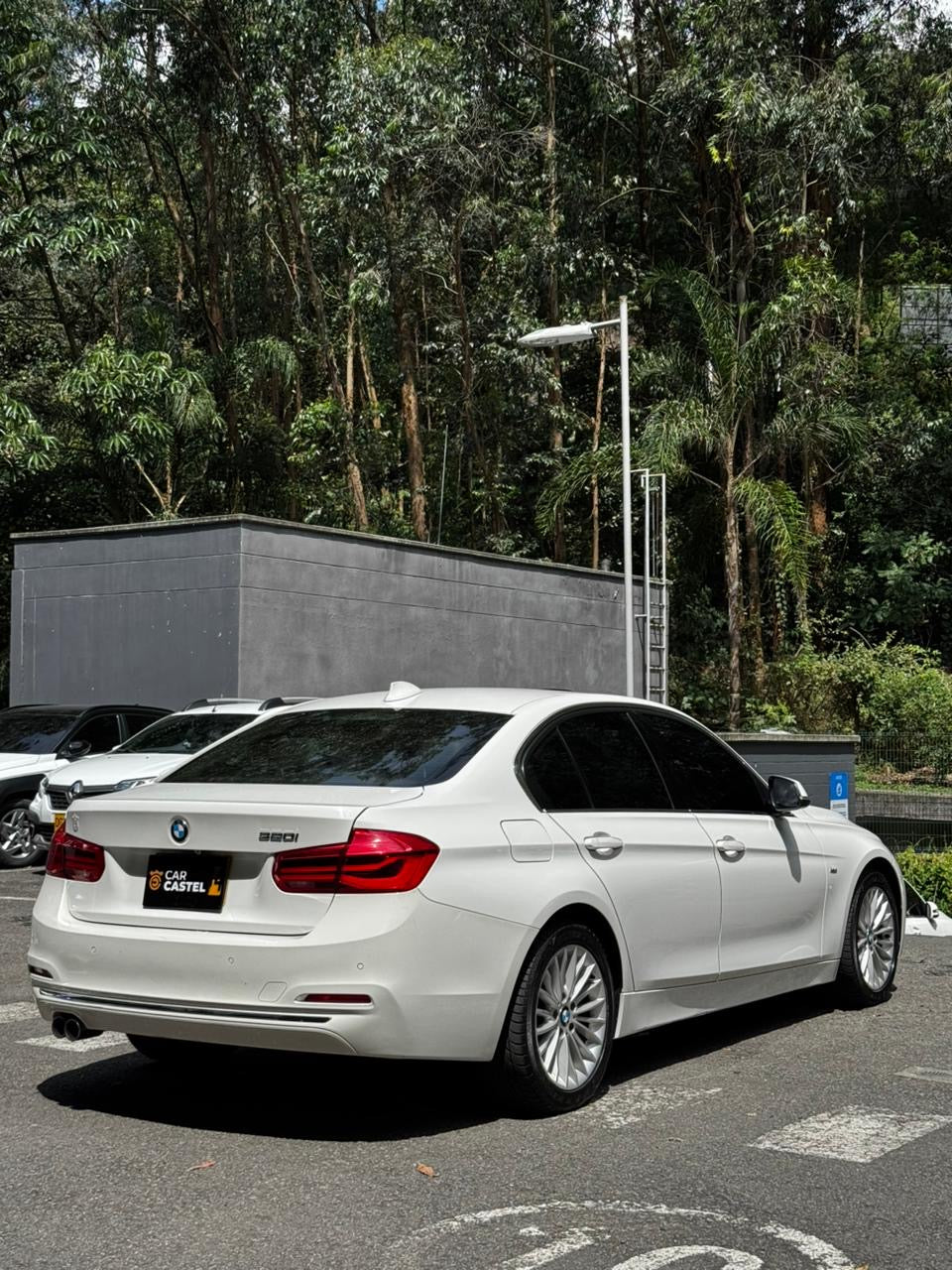2016 - BMW 320i Luxury Sedan