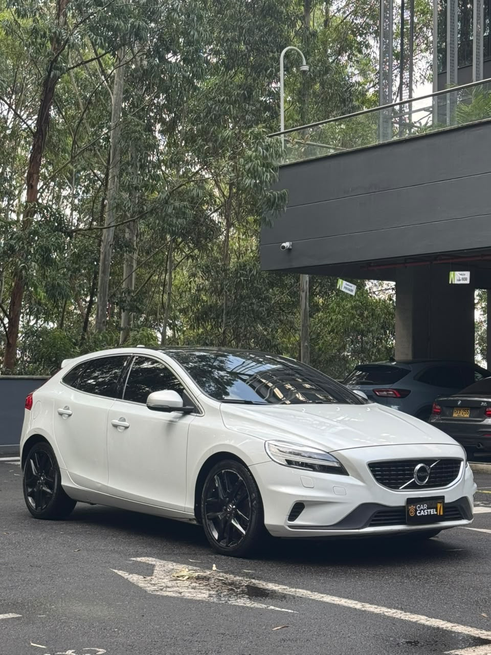 2018 -  VOLVO V40 T4 2.0L