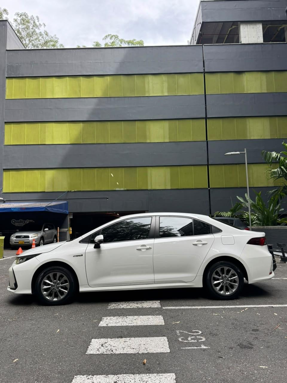 2023 -TOYOTA COROLLA XLi HIBRIDO