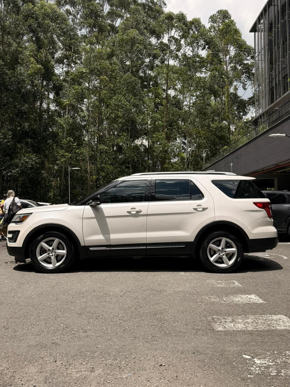 2016 - FORD EXPLORER XLT