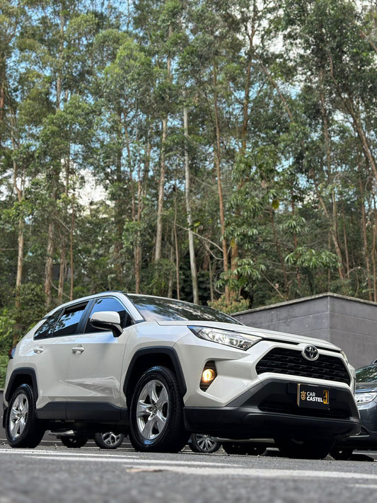 2020 TOYOTA RAV 4 XLE 4X2